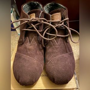 Toms Desert Wedge Chocolate Suede Size 5.5